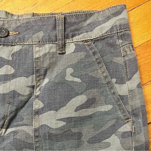 Sincerely Jules camo 100% cotton denim cargo pants. NWOT - Picture 4 of 6